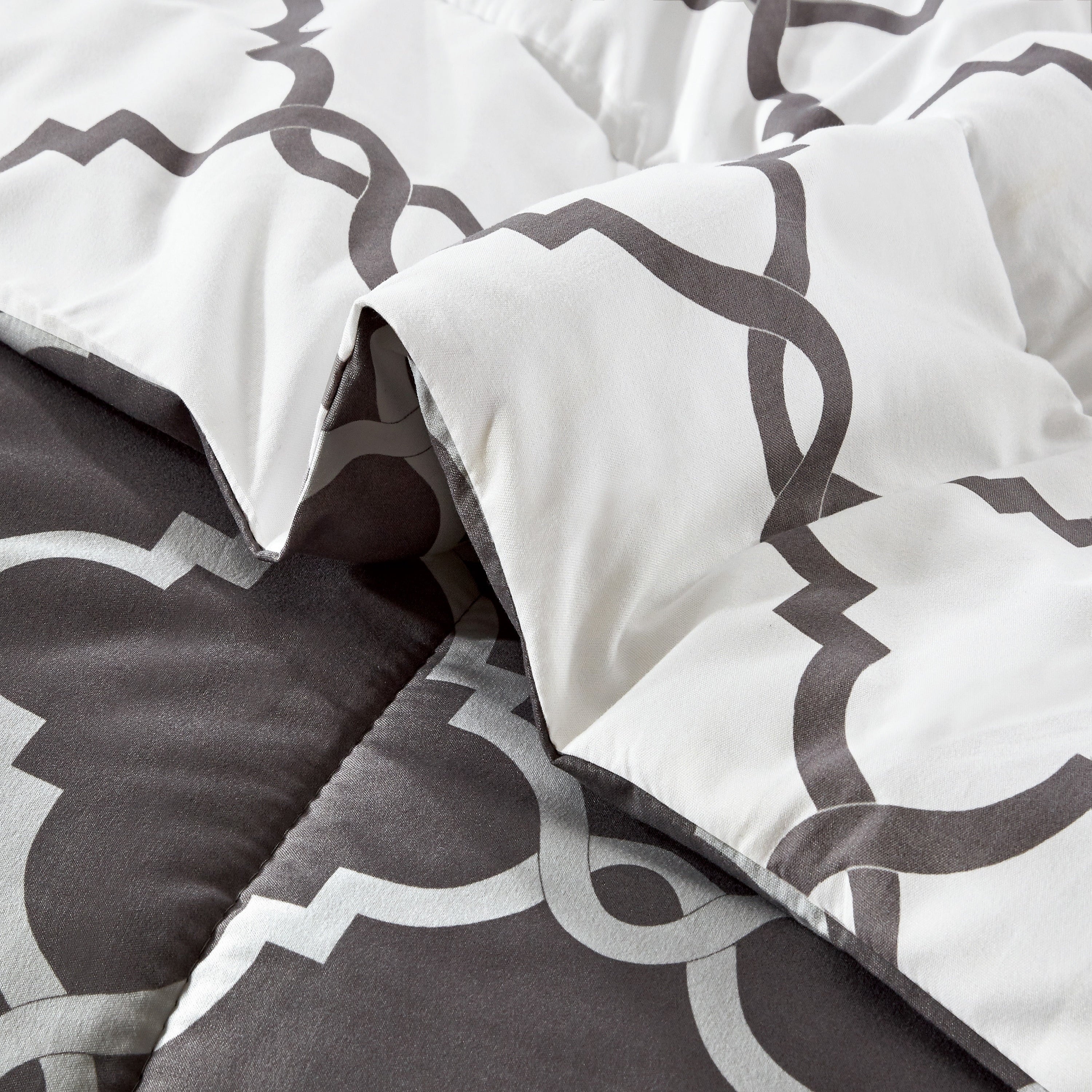 All-Season 4 Piece Geometric Twin Comforter Set - Polyester Filling Reversible Washable Comforter Set - Luxurious Quilted Duvet Cover Set Detail