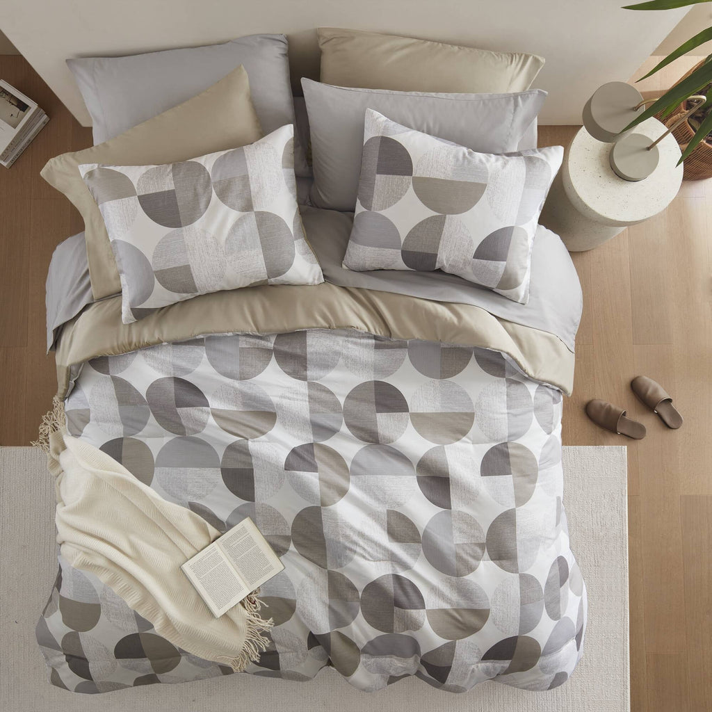 All-Season Full/Queen Size Comforter Set, Tan/Gray Bedding Set for All Seasons, 3-Piece Round Geometric Print Bedding Comforter Set - Cloud-Like Soft Lightweight Bed Comforter Detail