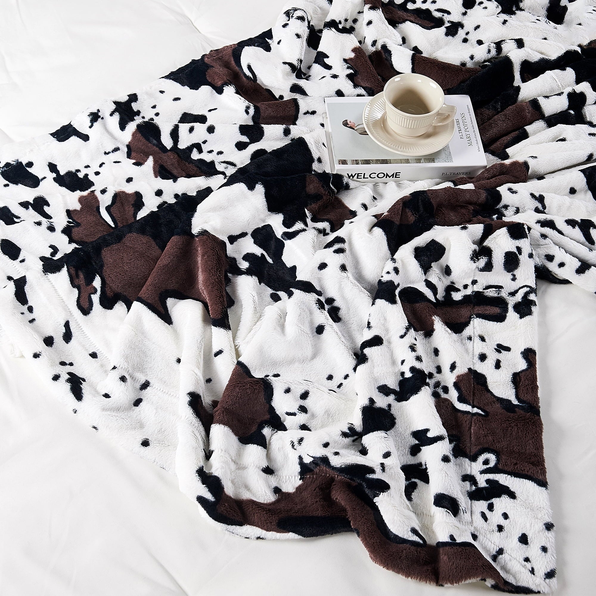 Super Soft Flannel Cow Print Double Sided Faux Fur Throw Blanket, Soft Cozy Fuzzy Black and White Throw, 50x60 inches - Cozy Fleece Throw Blanket for Couch & Bed Detail