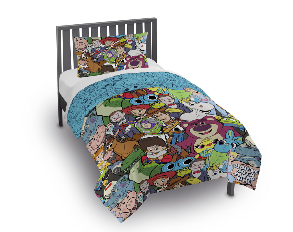 Fluffy Down Alternative You've Got a Friend Reversible Comforter and Pillowcase Set, Twin/Full, Kids Bedding - Cloud-Like Soft Lightweight Bed Comforter Detail