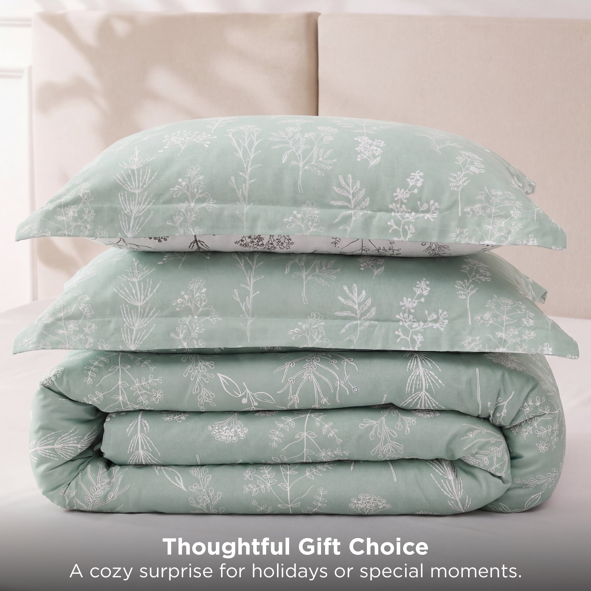 Luxurious Quilted 3 Pieces Sage Green Queen Size Comforter Sets, Cute Flowers Botanical Lightweight Soft Bedding Set with 2 Pillow Shams - Luxurious Quilted Duvet Cover Set Detail