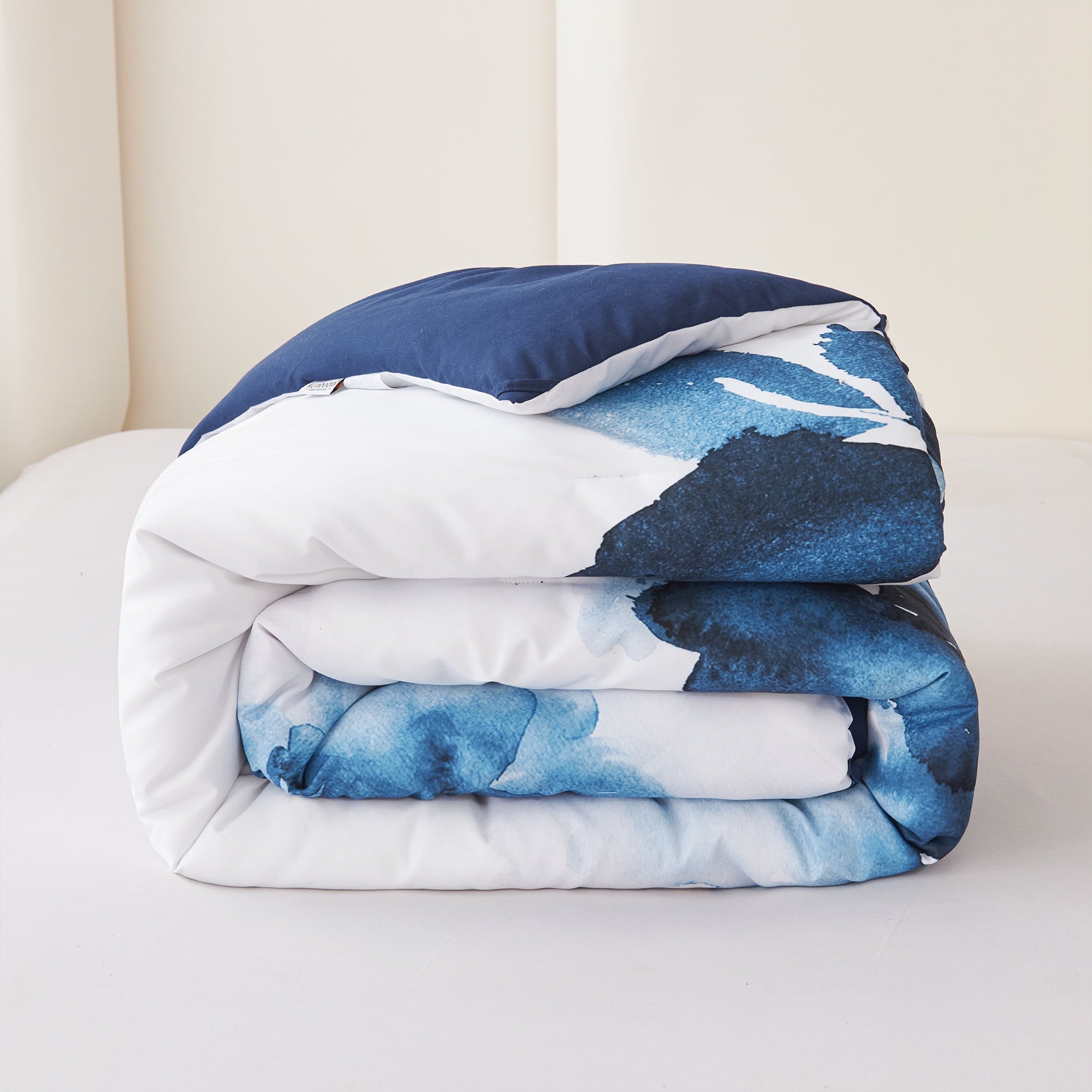 Heavyweight Warmth 3 Pieces Blue and White Floral Comforter Set King Size, Flower Bedding with Watercolor Flowers Pattern for Women, Rev... - Luxurious Quilted Duvet Cover Set Detail