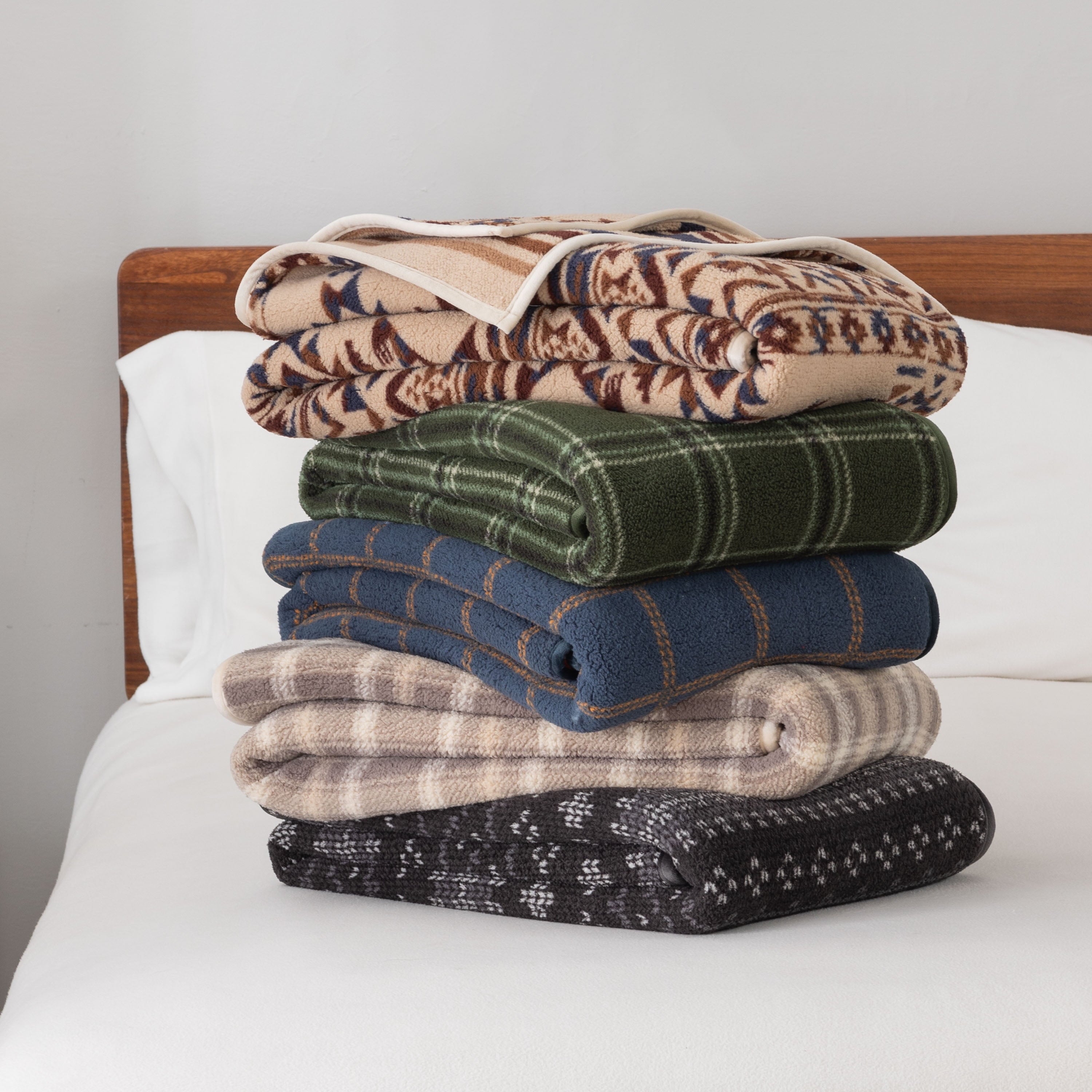 Decorative Knitted Berkshire Life Reversible Printed Hampshire Soft Throw Blanket, Glacier Fair Isle - Luxury Knitted Decorative Throw Blanket with Fringes Detail