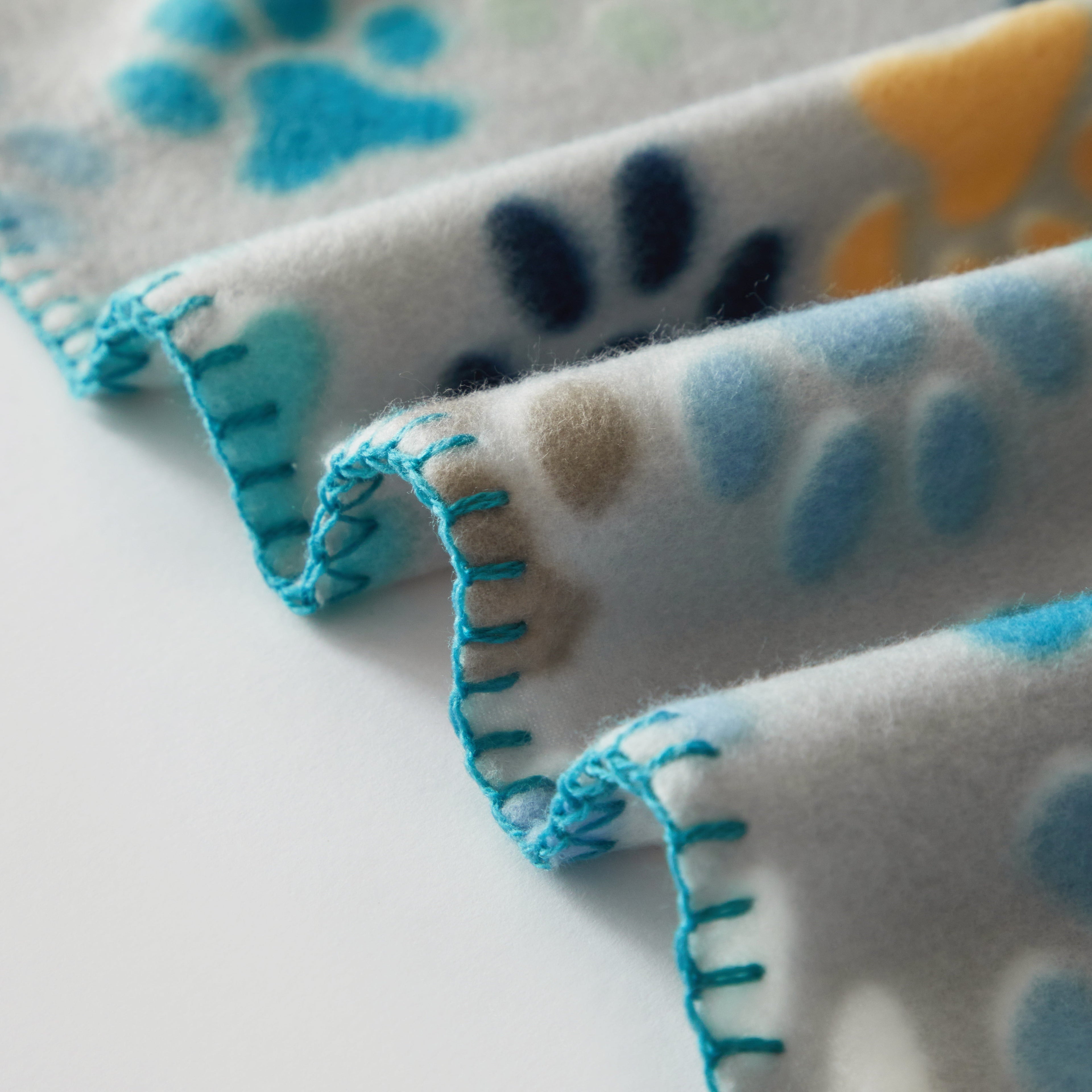 Cozy Fleece Cozy Fleece Throw Blanket, Gray Paw 50" x 60", All Ages - Super Soft Reversible Sherpa Flannel Blanket Detail