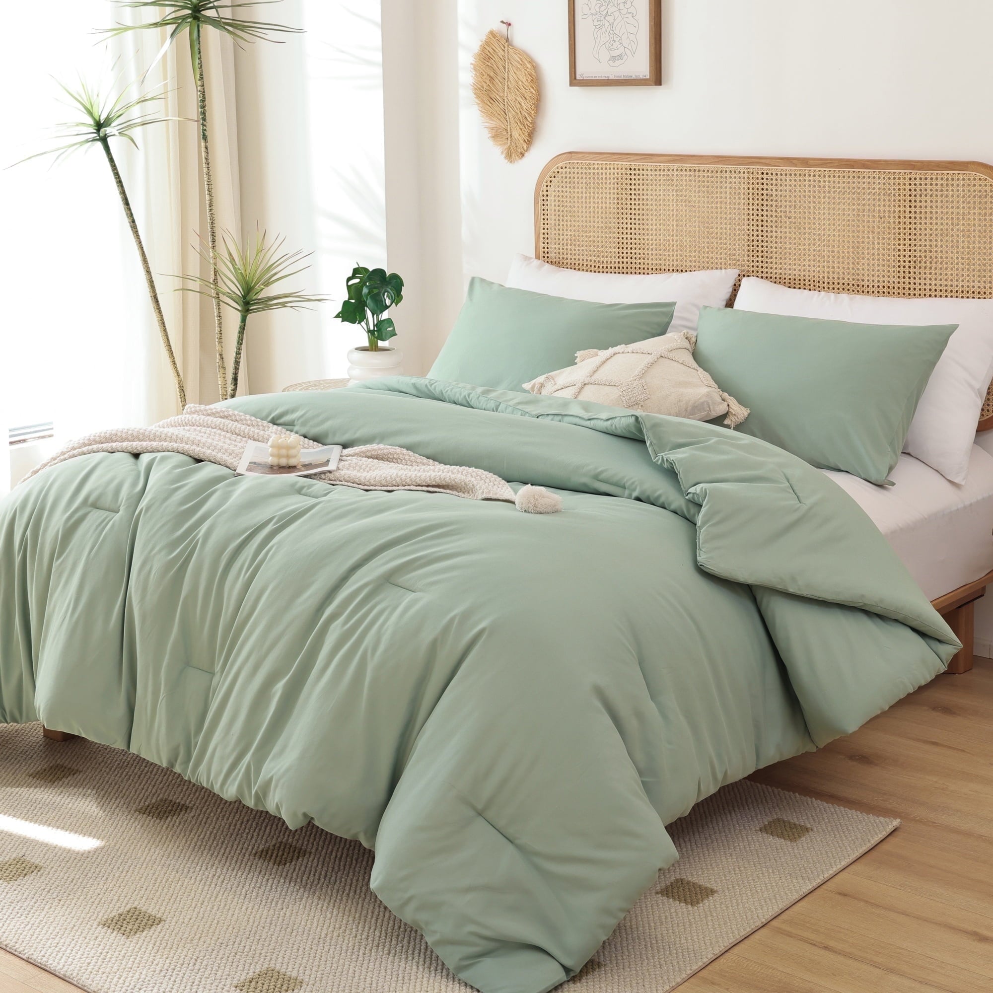 Luxurious Quilted Queen Comforter Set For Adult, 3 Piece Sage Green Comforter Sets & Bedding For All Season - Hypoallergenic Ultra-Fluffy Quilt for Winter Detail