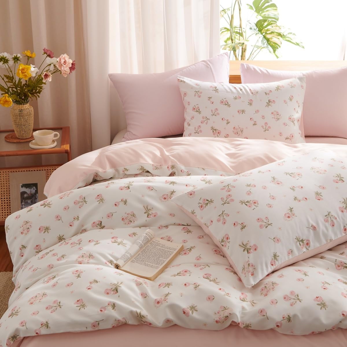 Hypoallergenic Cloud Pink loyalty Floral Comforter Queen Sets, 3 Pieces Chic Botanical Pink White Floral Reversible Comforter for All Season - All-Season Down Alternative Comforter Insert Detail