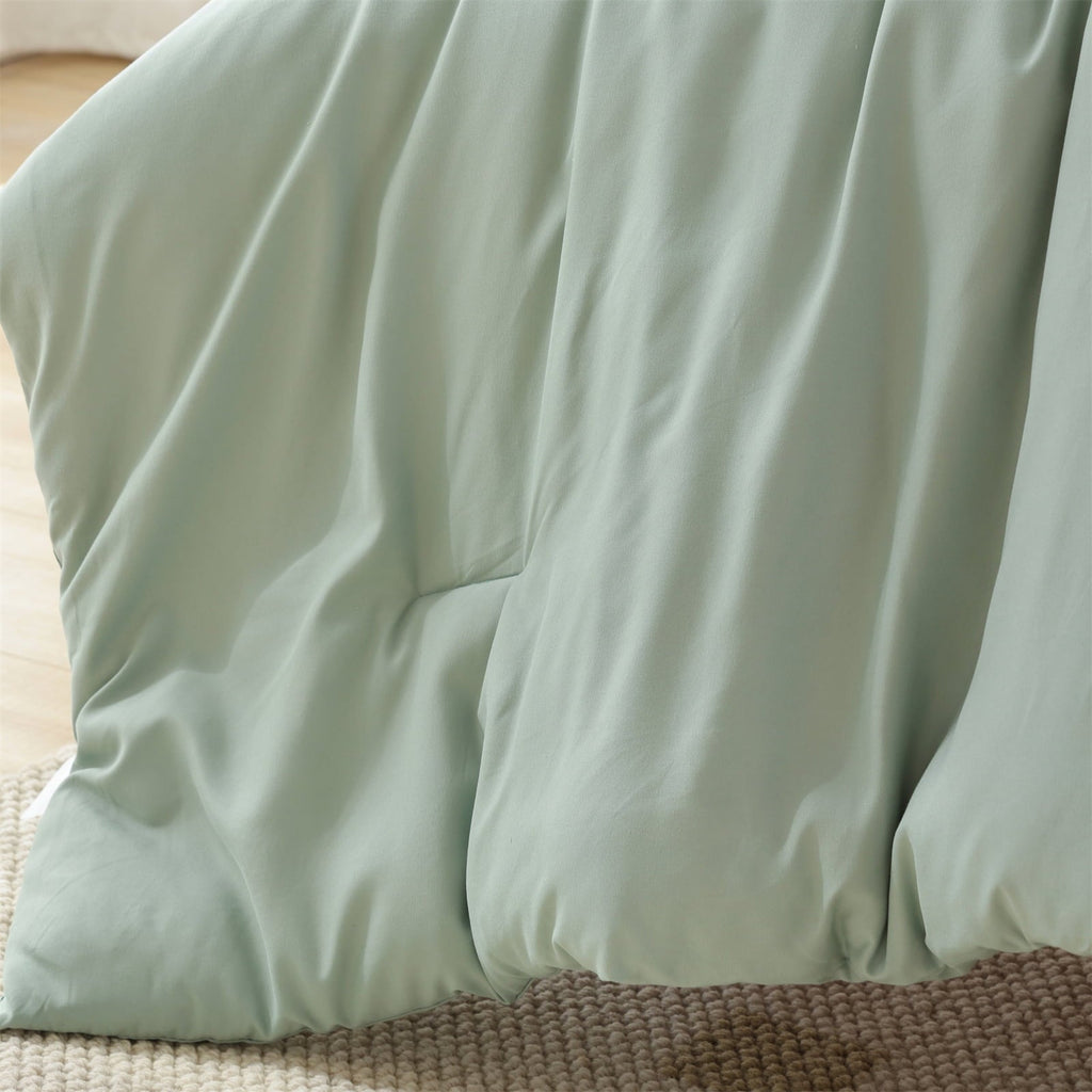 Luxurious Quilted Queen Comforter Set For Adult, 3 Piece Sage Green Comforter Sets & Bedding For All Season - Hypoallergenic Ultra-Fluffy Quilt for Winter Detail