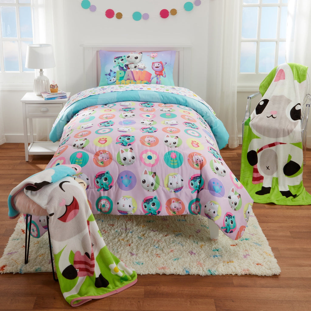 Fluffy Down Alternative Gabby's Dollhouse Kids Comforter and Pillowcase, 2-Piece Set, Twin/Full, Reversible - Luxurious Quilted Duvet Cover Set Detail