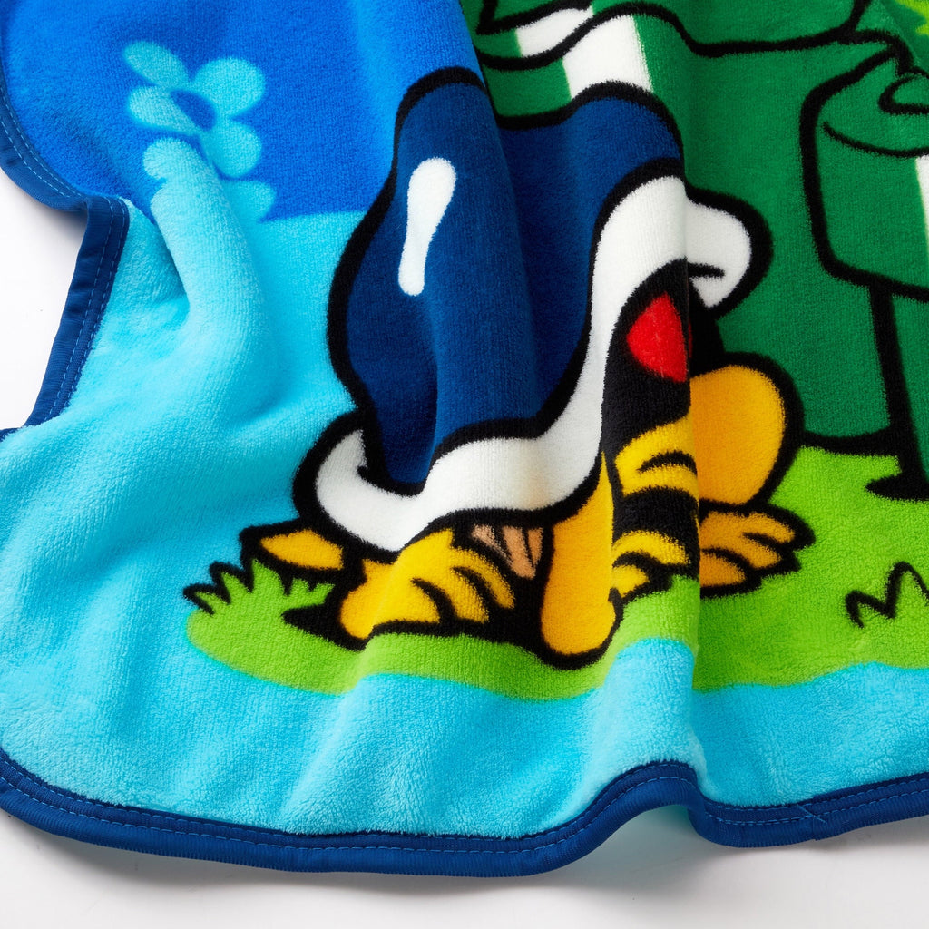 Lightweight Warm Kids Fleece Throw Blanket 46x60, Nintendo - Super Soft Reversible Sherpa Flannel Blanket Detail
