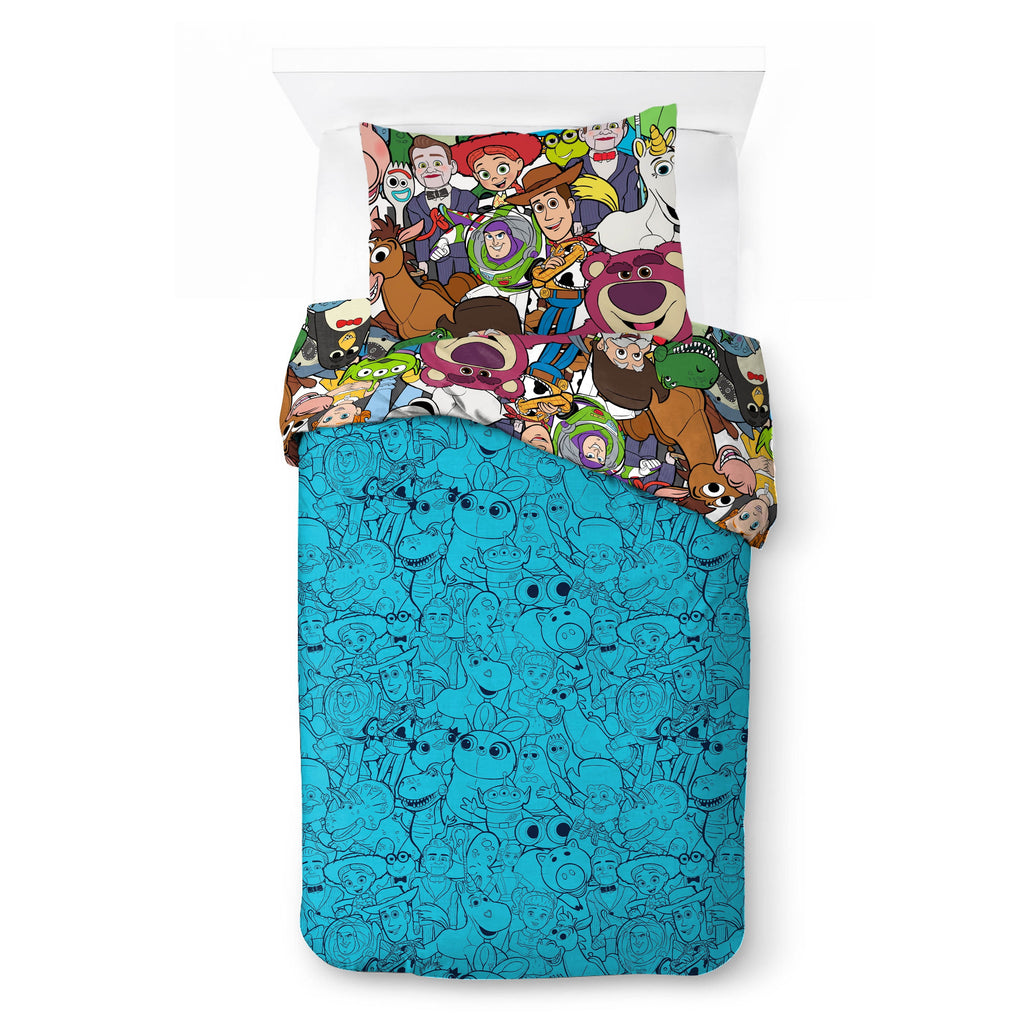Fluffy Down Alternative You've Got a Friend Reversible Comforter and Pillowcase Set, Twin/Full, Kids Bedding - Cloud-Like Soft Lightweight Bed Comforter Detail