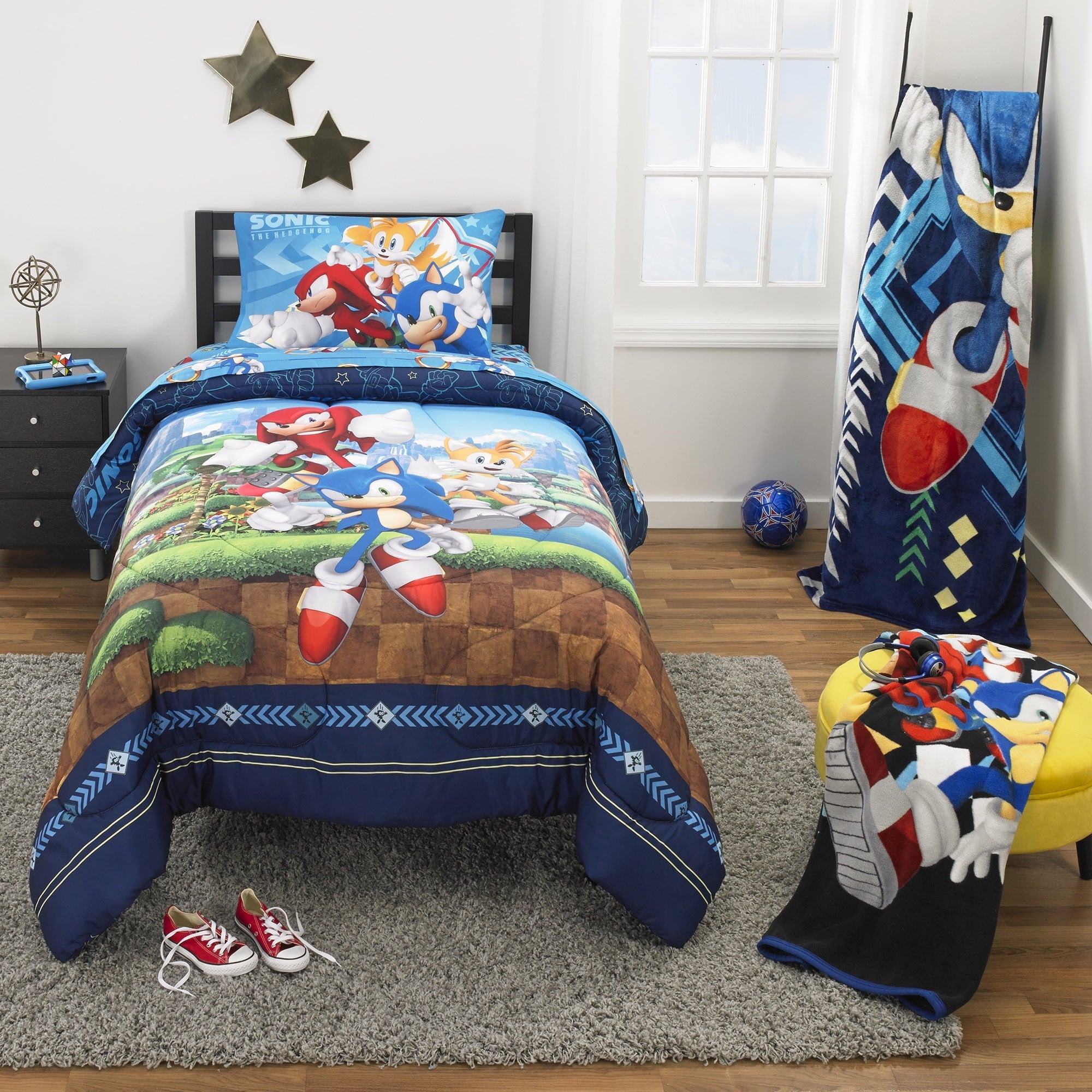 Hypoallergenic Cloud Sonic the Hedgehog Kids 2 Piece Blue Green Reversible Comforter and Pillowcase set, Twin/full - Cloud-Like Soft Lightweight Bed Comforter Detail
