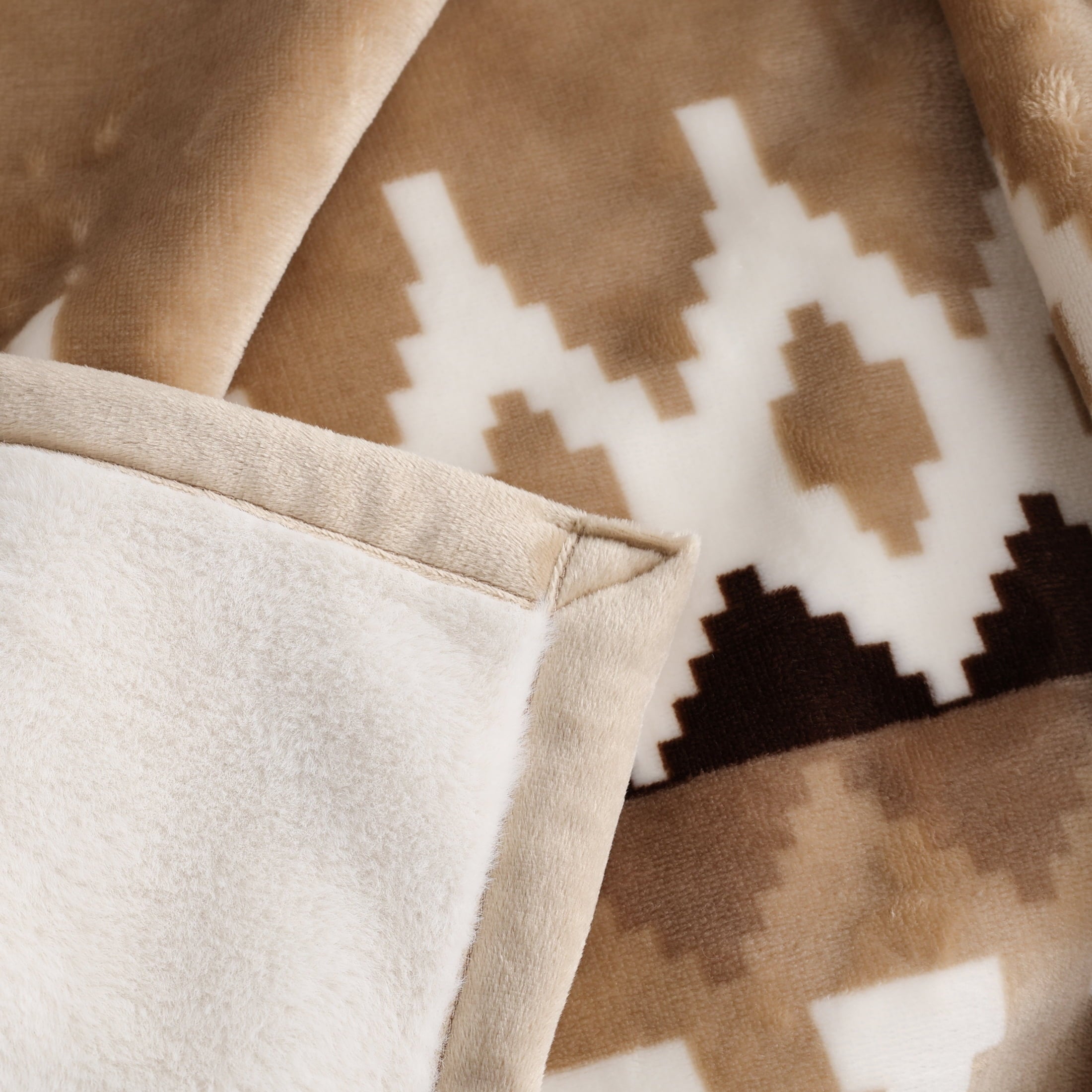 Reversible Sherpa Printed Velvet Plush Reverse to Faux Fur Super Soft Throw Blanket, Oversized, Linder Border Beige - Lightweight Plush Warm Blanket for All Seasons Detail