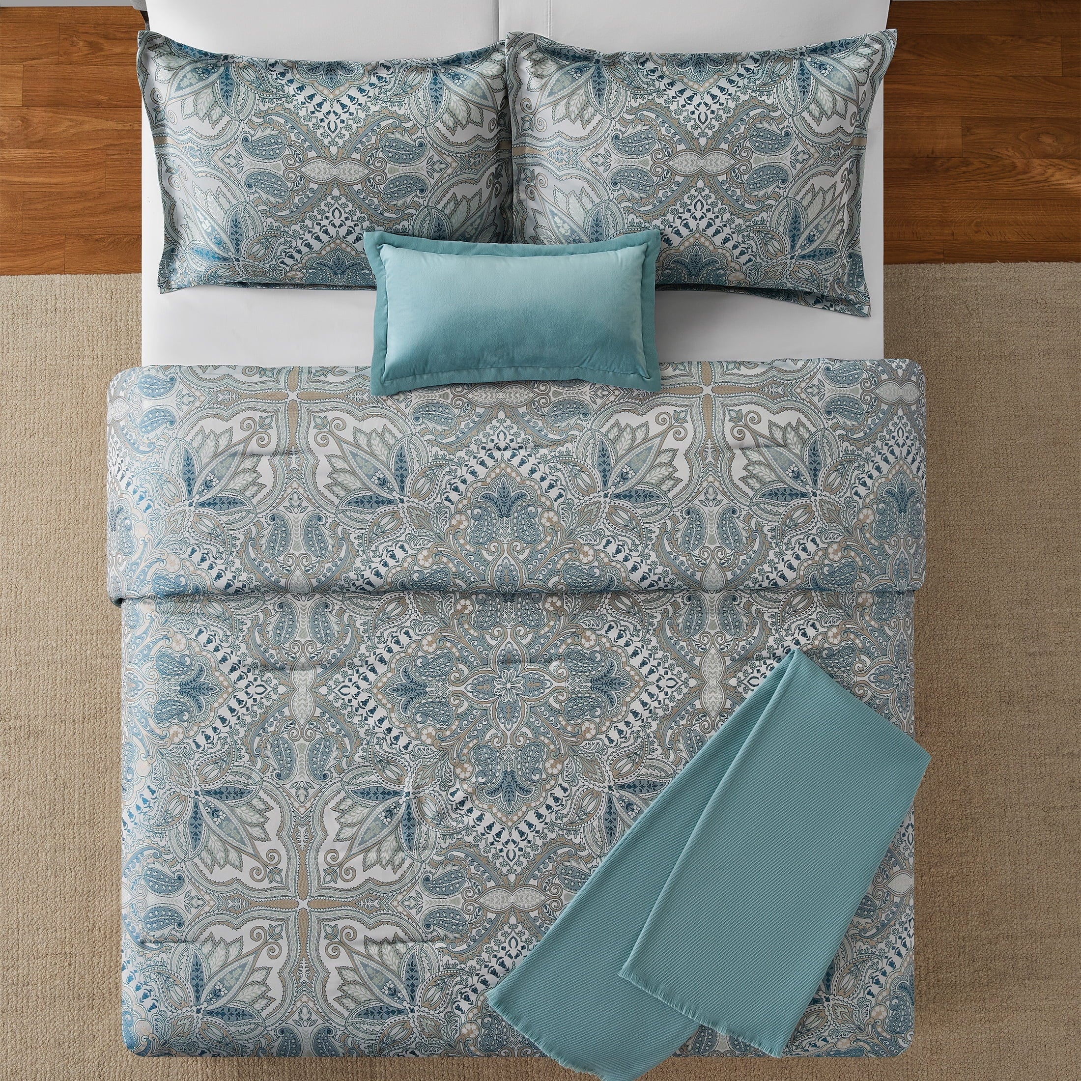 Fluffy Down Alternative Full/Queen Comforter Set, All-Season, 5-Piece, Teal Jacquard Medallion - All-Season Down Alternative Comforter Insert Detail