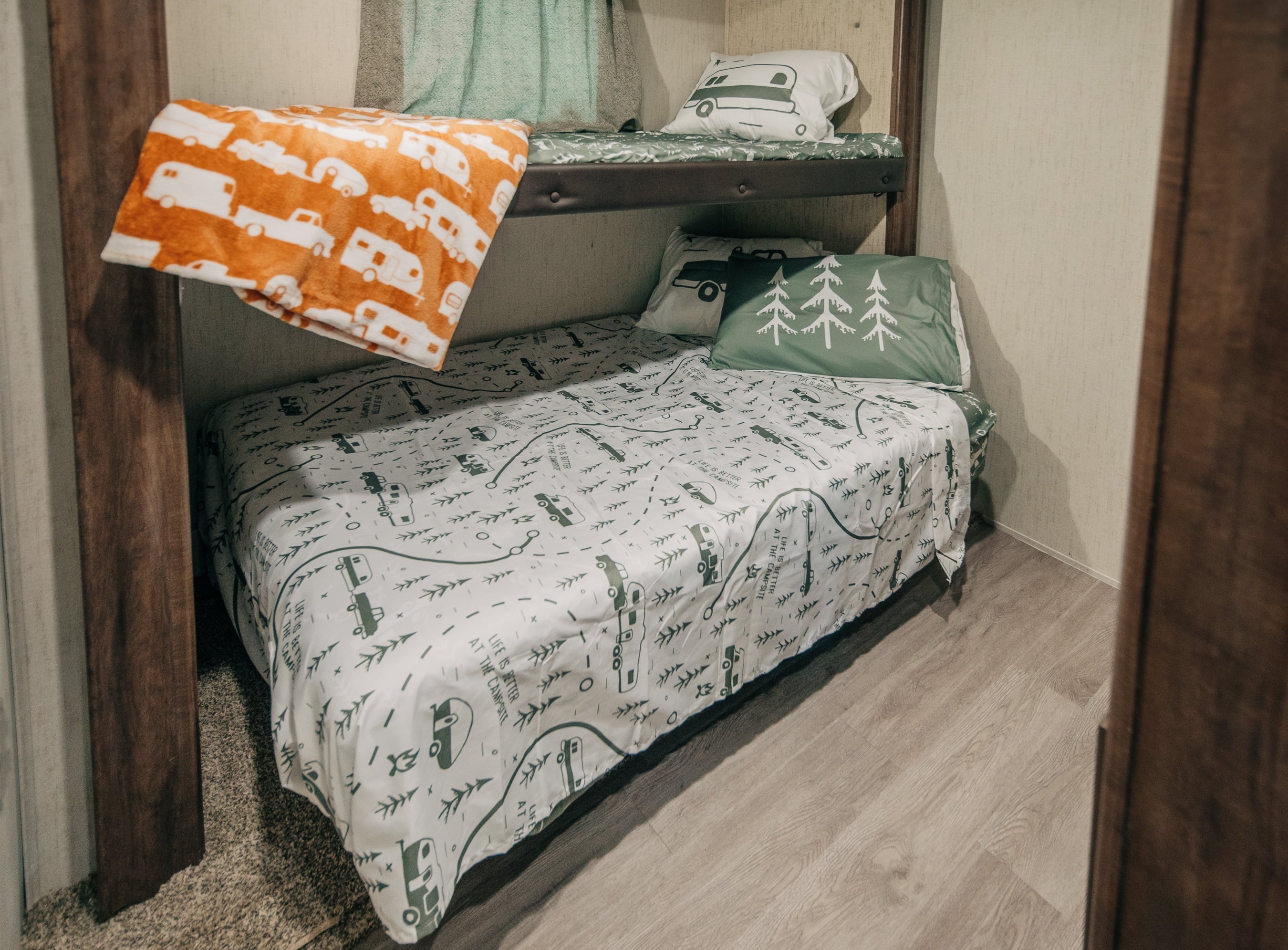 Breathable Luxury RV Queen Bed Sheet Set, Green Map, Polyester (53476) - Cooling Hotel Quality Bedding Sheets and Pillowcases Detail