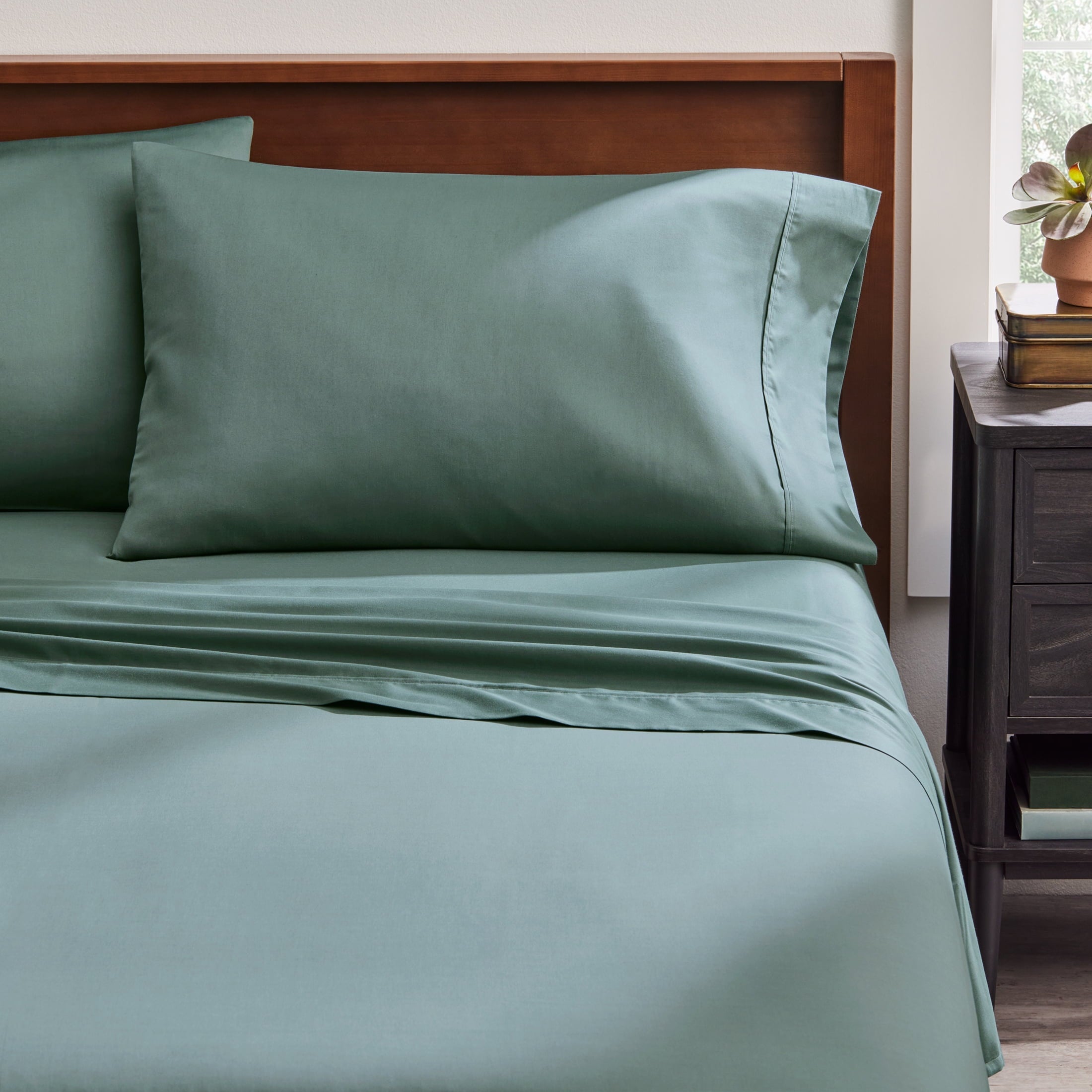 Premium Egyptian Cotton 4-Piece 300 Thread Count Green Ash Cotton Sateen Bed Sheet Set, Cali King - Breathable Egyptian Cotton Flat & Fitted Sheets Detail