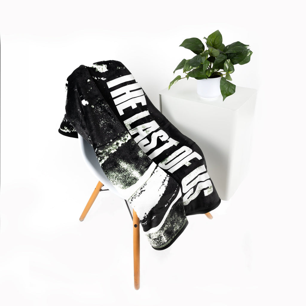 Reversible Sherpa Black and White Polyester Throw Blanket, 50" X 60" - Cozy Fleece Throw Blanket for Couch & Bed Detail